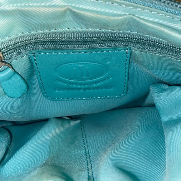 ILI New York Turquoise Crossbody Organizer Purse - Picture 3 of 4